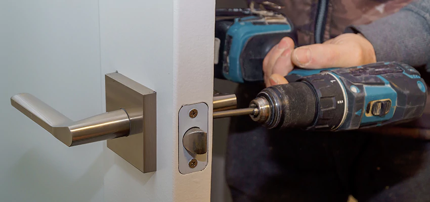 Broken Door Handle Lock Repair in Pinole, California
